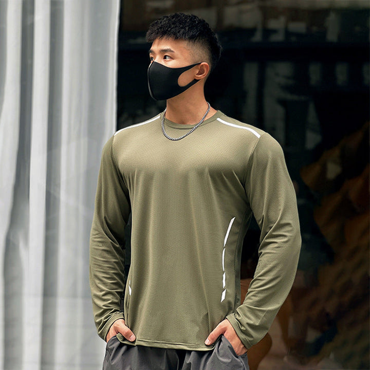 Dettaglio ravvicinato della stampa artistica su maglia uomo girocollo manica lunga. Stile unico e originale.