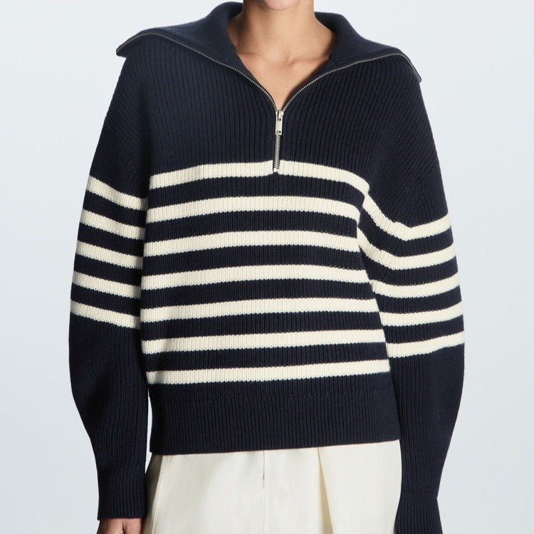 Maglione donna a righe, caldo e comodo, con mezza zip. Ideale per uno stile casual autunno/inverno.