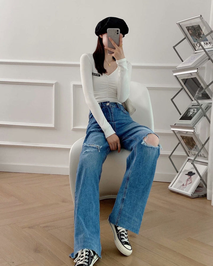 Pantaloni donna blu scuro a gamba larga, un capo versatile e alla moda per eleganza quotidiana o serate speciali.