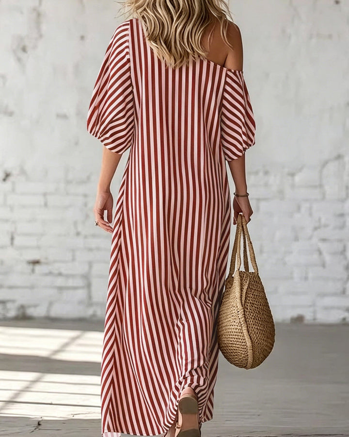 Elegante abito estivo a righe per donna, con monospalla e volant. Ideale per serate di vacanza.