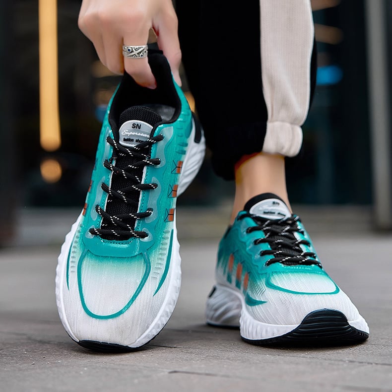 Eleganti sneakers uomo turchese con suola spessa, uniscono comfort e stile casual. Ideali per le scarpe sportive.