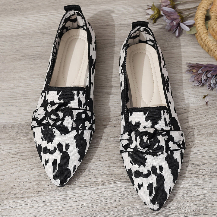 Scarpe basse donna con fiocco, design elegante a punta per un comfort slip-on, ideali per la moda primaverile.