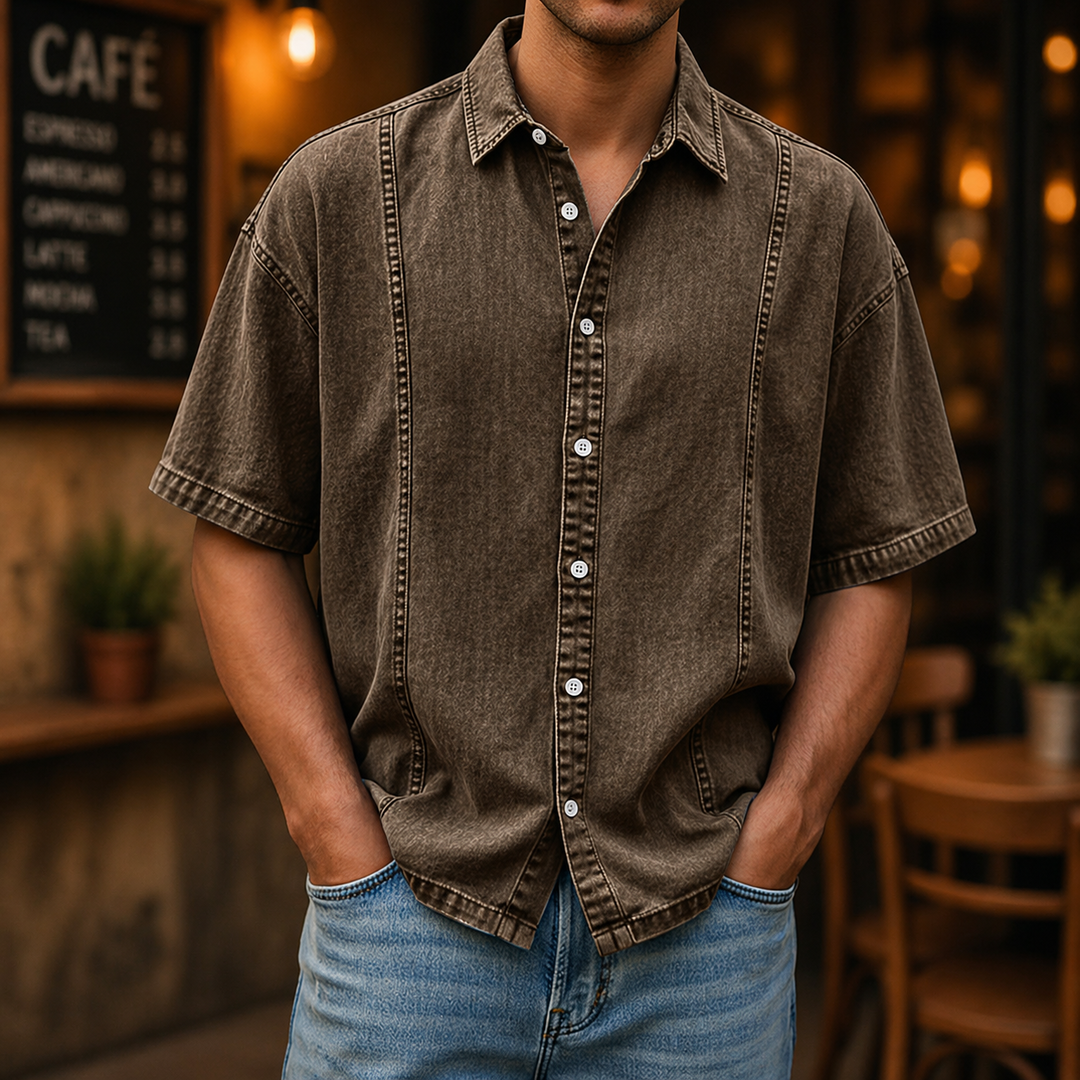 Camicia uomo casual a maniche corte con bottoni e colletto classico. Stile versatile per primavera/estate.