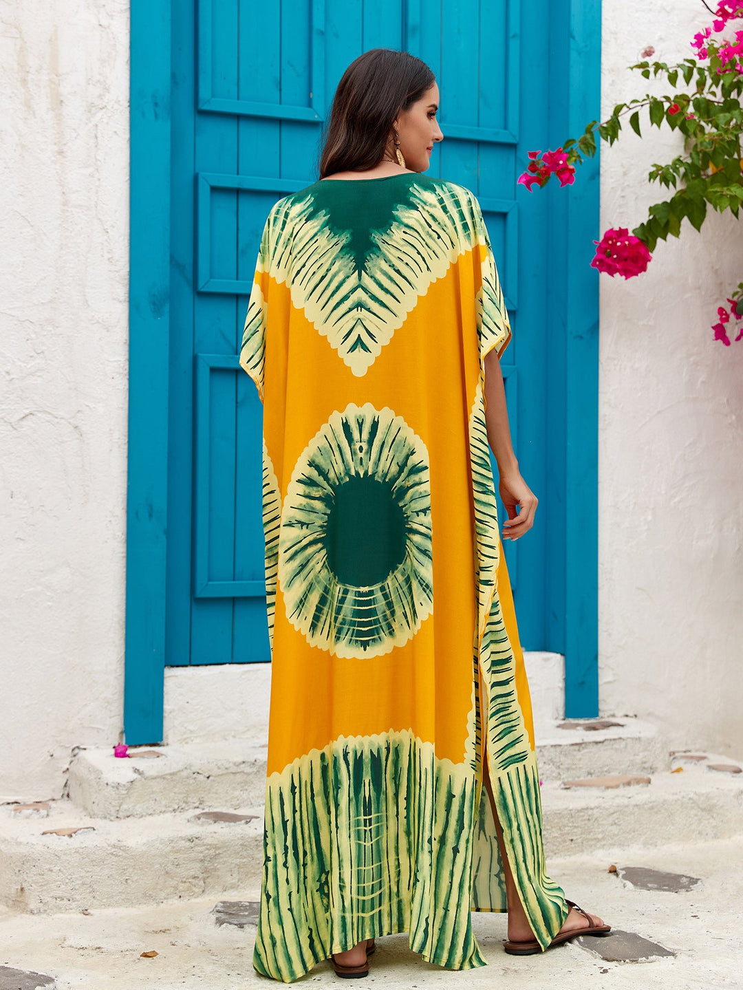 Abito donna lungo con scollo a V, fantasia tropicale, comodo e ventilato per l'estate.