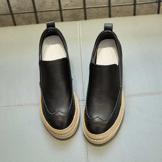 Sneakers donna slip-on per comfort e stile. Scarpe casual con zeppa nascosta, perfette per la moda quotidiana versatile.