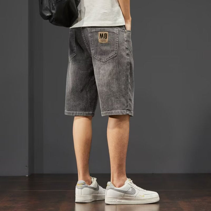 Shorts uomo estivi con vestibilità comoda e stile casual, ideali per la moda estiva.