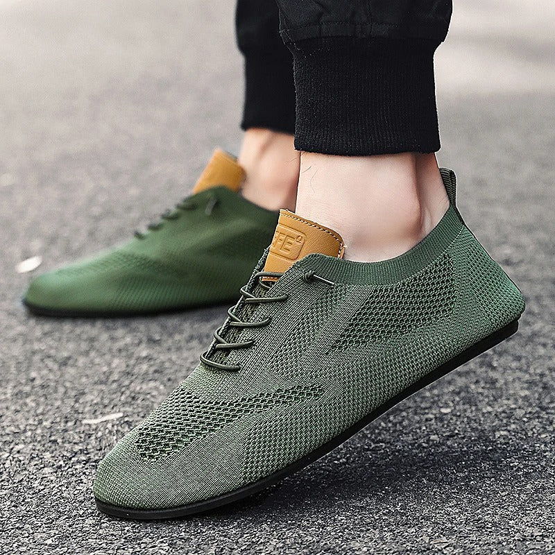 Moda uomo: sneakers casual traspiranti con lacci. Calzature leggere e comode per stile versatile e comfort.