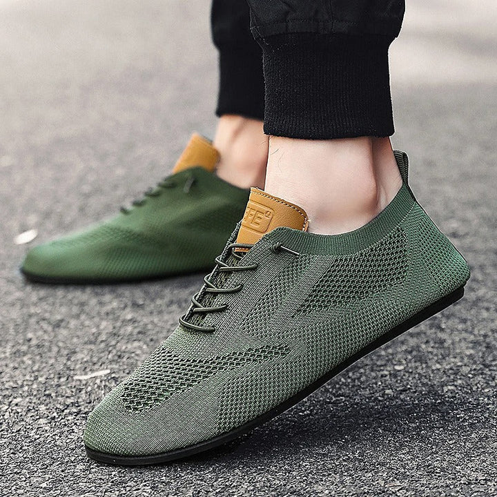 Moda uomo: sneakers casual traspiranti con lacci. Calzature leggere e comode per stile versatile e comfort.