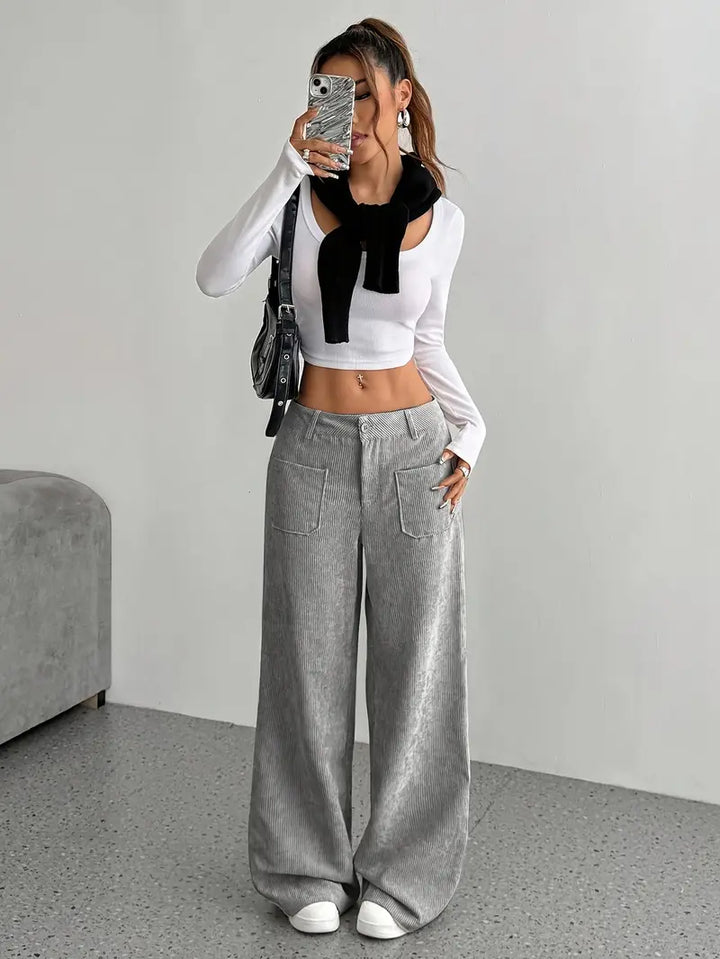 Pantaloni a coste moderni da donna con vita alta e taglio gamba larga, adatti a ogni occasione.