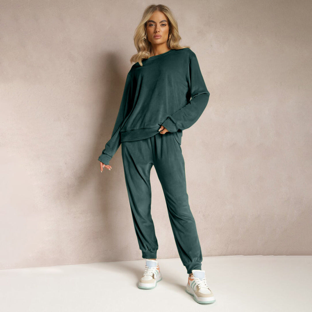 Moda donna: completo casual due pezzi con top a maniche lunghe e pantaloni dritti per un look moderno.