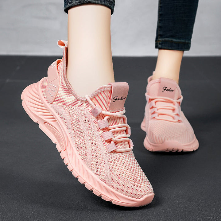 Calzature sportive donna bianche con lacci, comfort elevato per corsa e passeggio. Stile versatile.