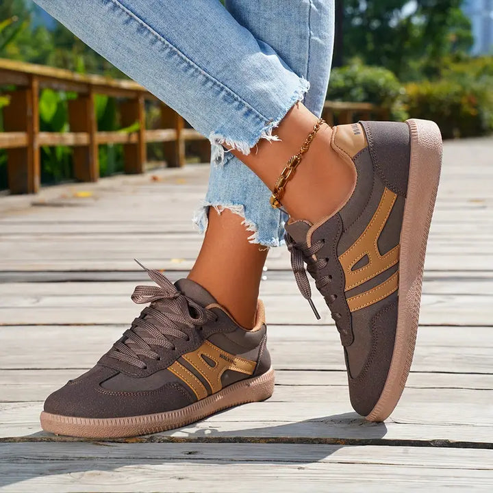 Sneakers donna per tutti i giorni nere/caffè. Scarpe casual con suola leggera, ideali per comfort e stile retro quotidiano.
