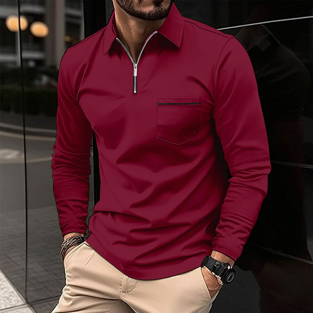 Dettaglio di polo a maniche lunghe uomo con taschino, texture morbida per comfort e stile.