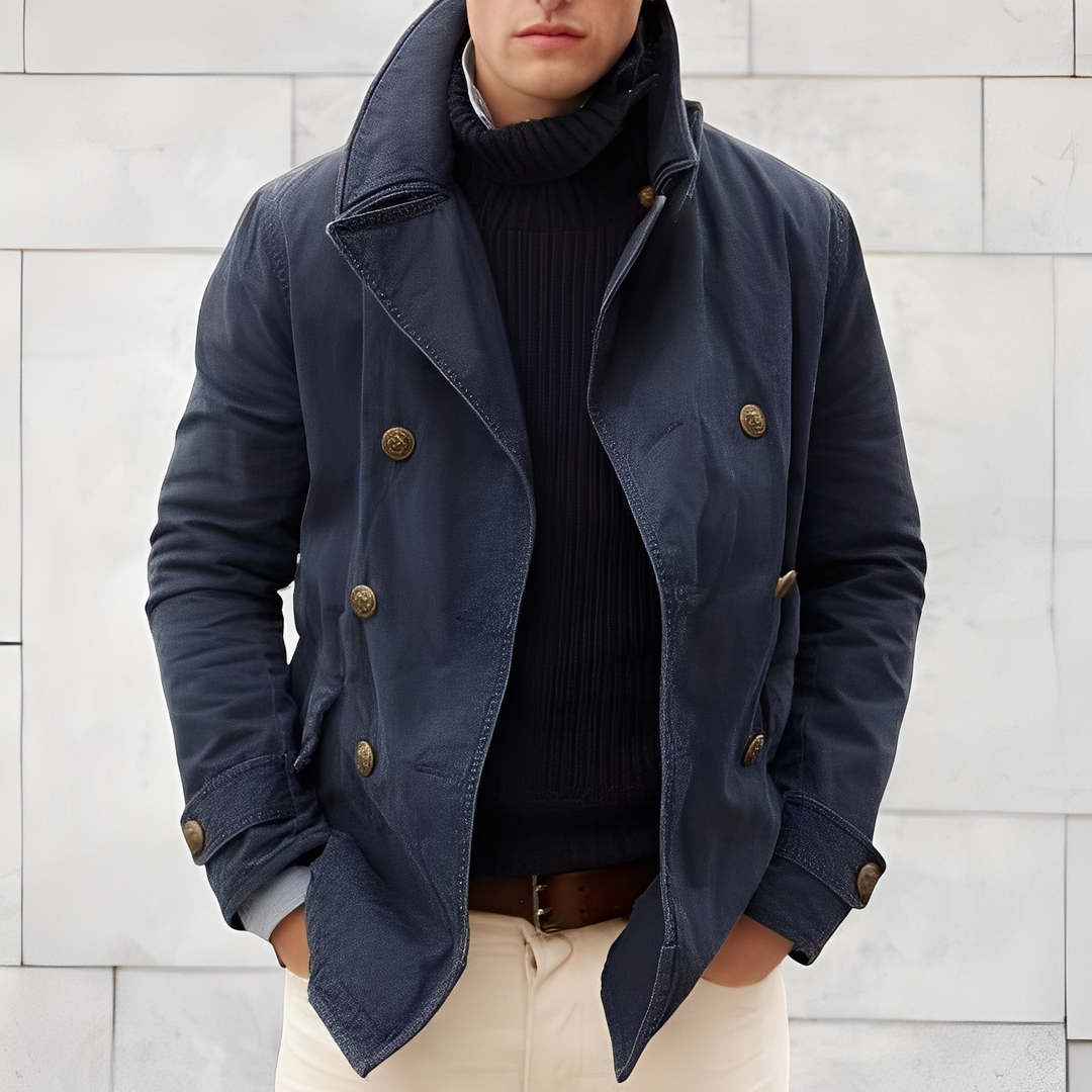 Cappotto uomo doppiopetto elegante, giacca invernale calda, perfetta per outfit ufficio e moda maschile.