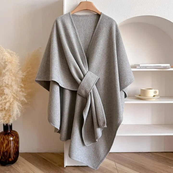 Cappotto scialle donna elegante e lussuoso, perfetto per ogni occasione. Moda invernale chic.