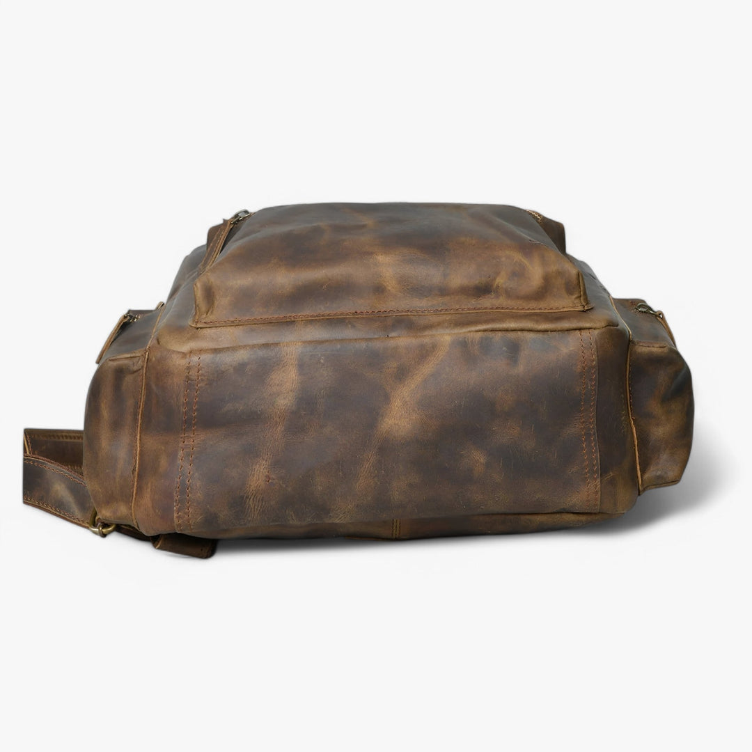 Zaino marrone dal design moderno, spazioso e funzionale, perfetto per viaggi e uso giornaliero unisex.