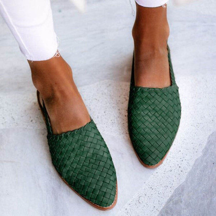 Eleganti sandali donna marroni in pelle con punta chiusa e design intrecciato, perfetti slingback estivi.