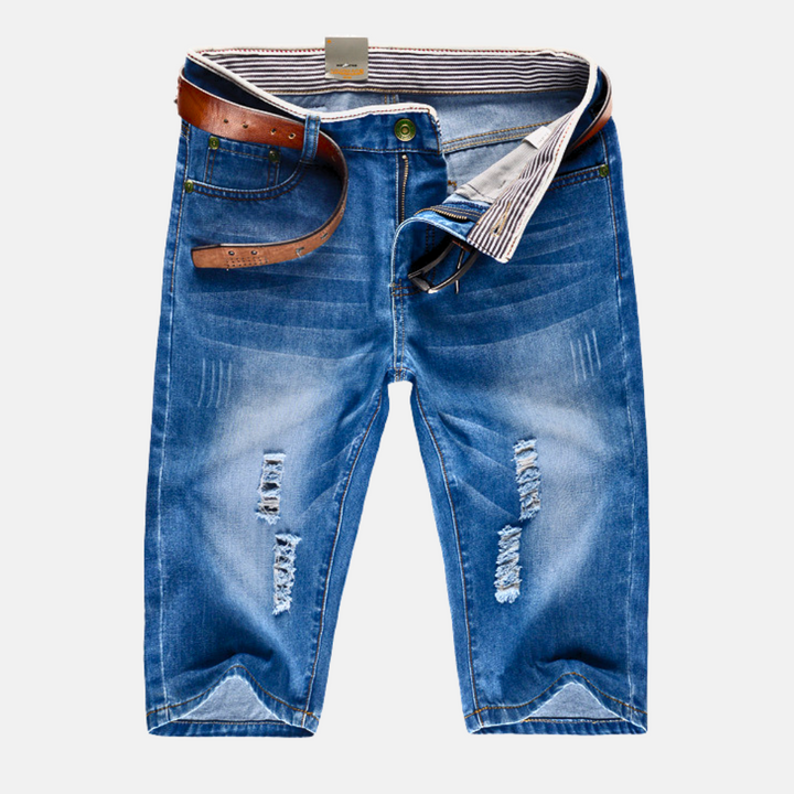 Pantaloncini uomo casual a taglio dritto, stile strappato. Ideali per moda estiva e un look urbano confortevole.