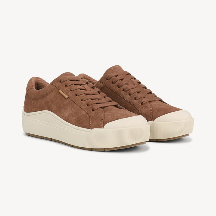 Dettaglio sneakers platform Cloud da donna, con robusta suola e design moderno. Comfort e stile assicurati.