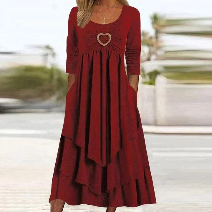 Moda femminile: abito midi Novalente con gonna a balze e dettaglio cuore. Versatile ed chic.
