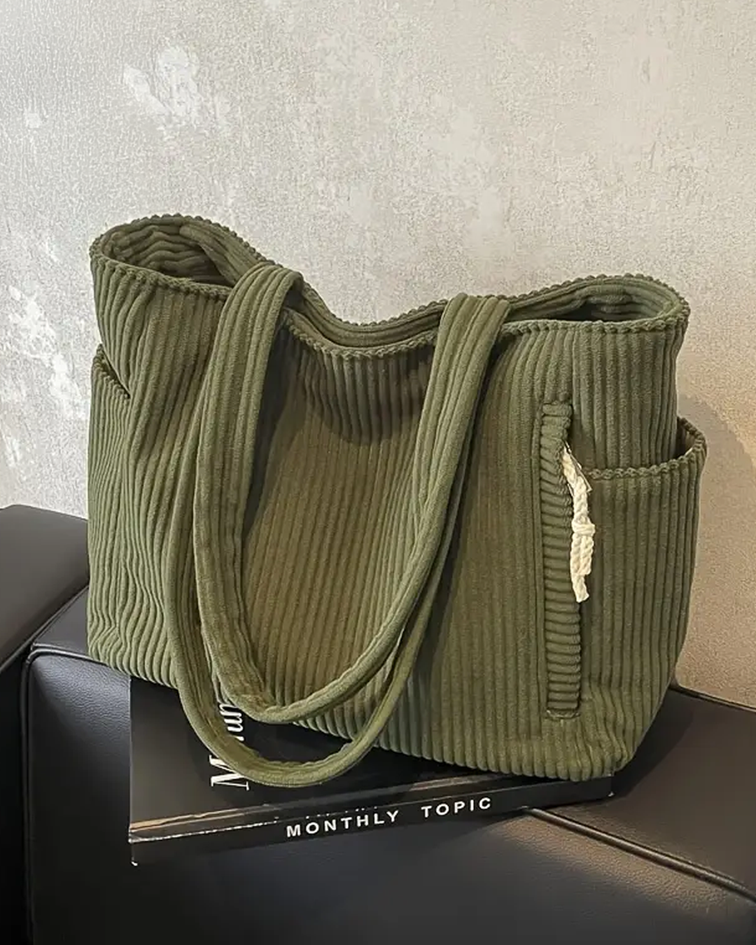 Borsa a tracolla da donna in velluto a coste, comoda e spaziosa, perfetta per lavoro e tempo libero.