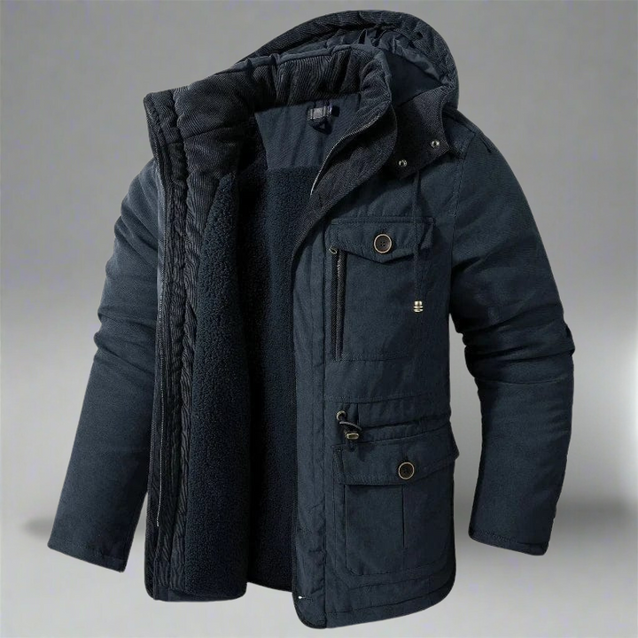 Elegante giacca invernale uomo beige, antivento e impermeabile con cappuccio. Parka versatile per viaggio e outdoor.