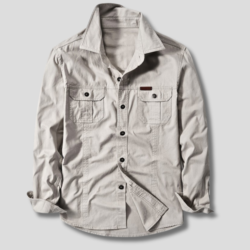 Abbigliamento maschile: camicia cargo uomo a maniche lunghe, versatile per outfit casual, con doppie tasche.