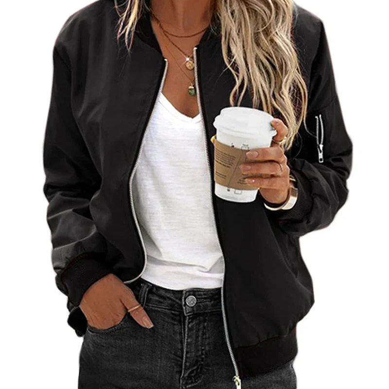 Giacca bomber donna elegante e versatile, perfetta per un look casual-chic. Moda femminile di tendenza.