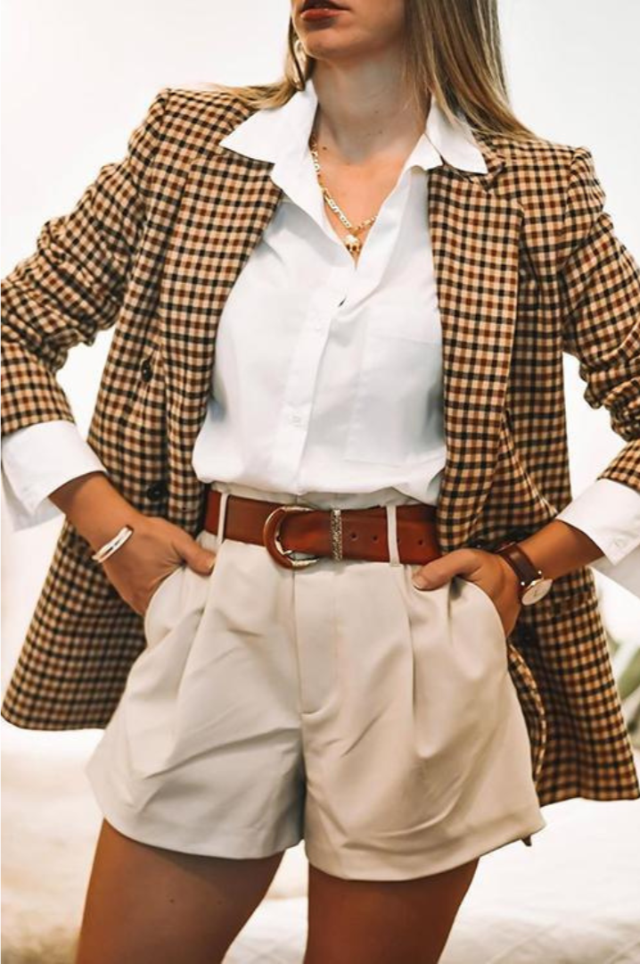 Giacca blazer donna chic con maniche lunghe, tocco di eleganza sartoriale per moda femminile.