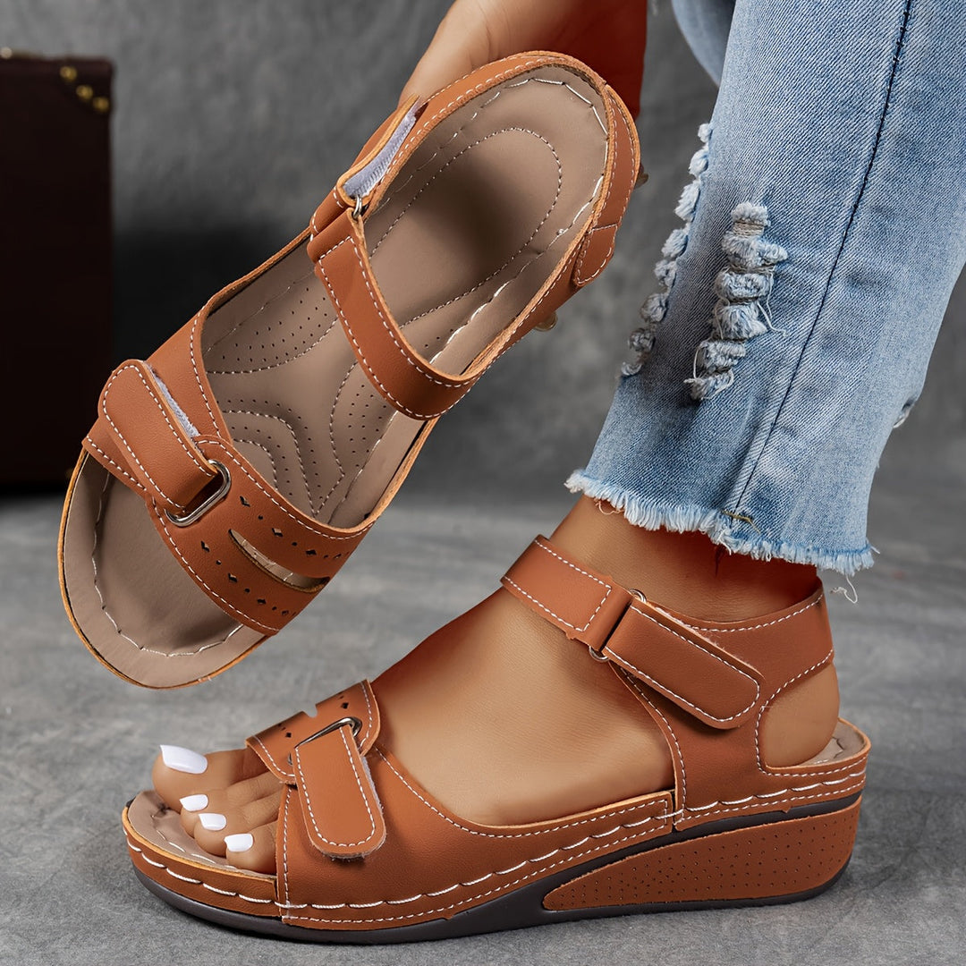 Sandali moda estivi unisex, design elegante e supporto ergonomico per un comfort senza pari.