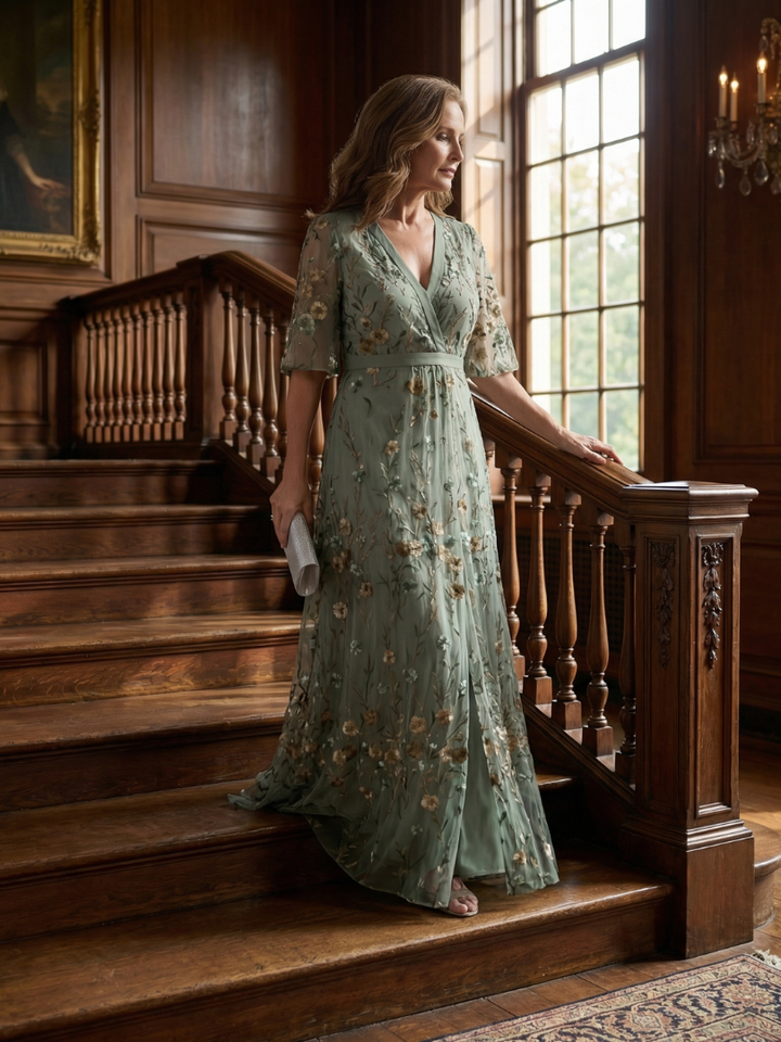 Floreale abito lungo donna elegante verde salvia, con scollo incrociato. Vestito maxi estivo perfetto per cerimonia.