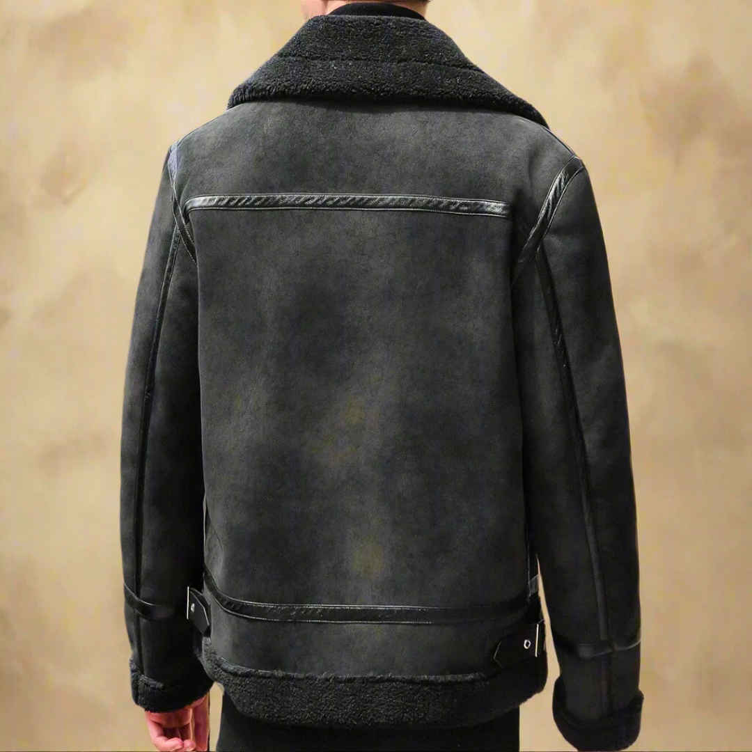 Cappotto uomo elegante per l'inverno, con cintura. Ideale per la moda maschile e un look classico.