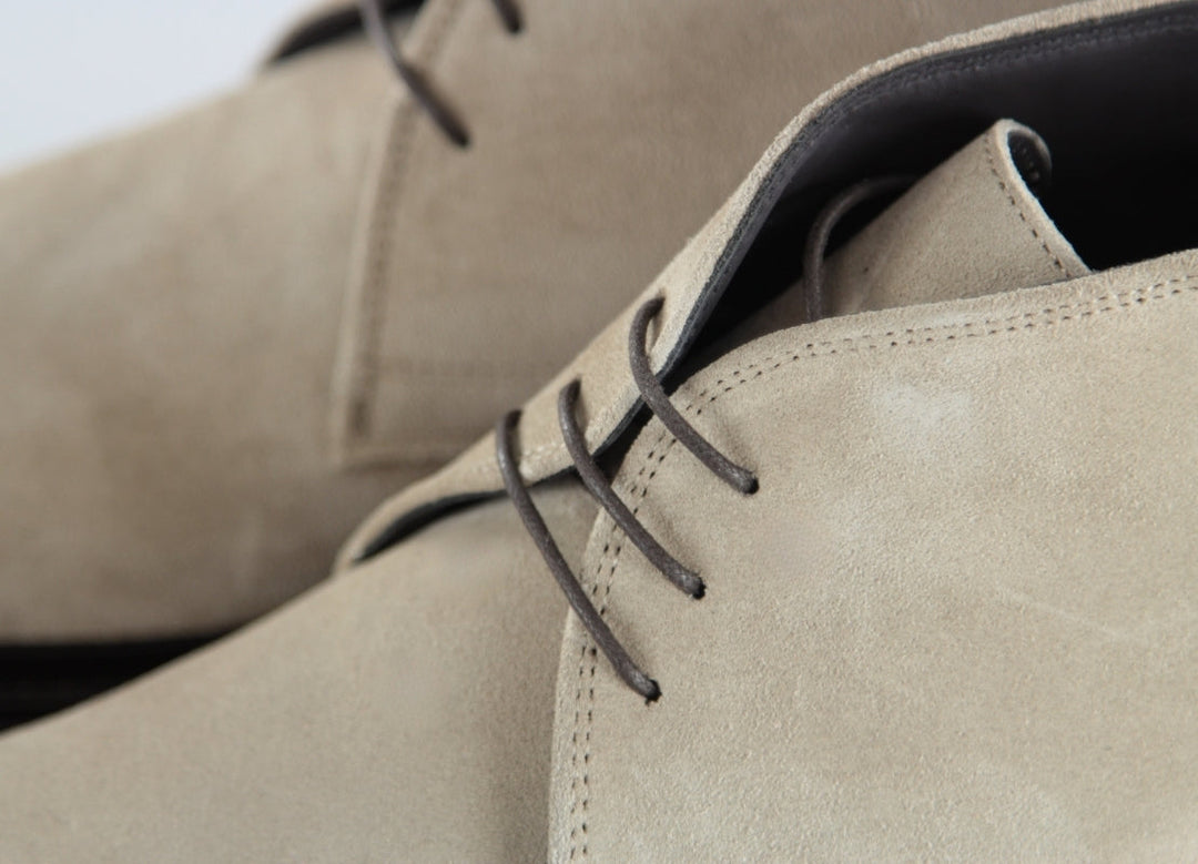 Classiche polacchine rialzate uomo beige. Design versatile per elevare il tuo stile casual.
