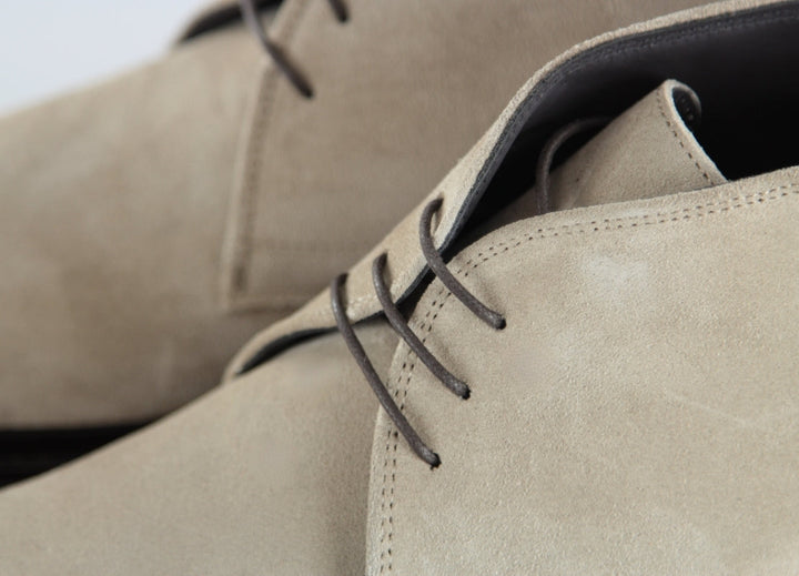 Classiche polacchine rialzate uomo beige. Design versatile per elevare il tuo stile casual.