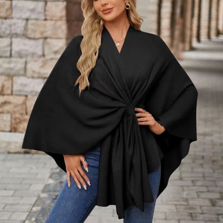 Poncho donna chic e comodo con fiocco. Un capo elegante e versatile per arricchire il tuo abbigliamento.