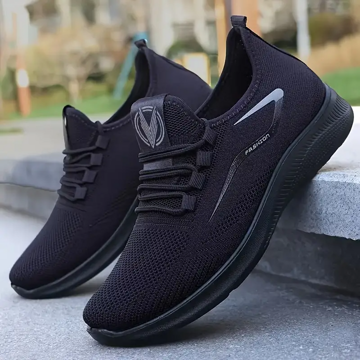 Scarpe casual uomo slip-on, ammortizzazione e supporto plantare. Design moderno, perfette per comfort quotidiano e passeggio.
