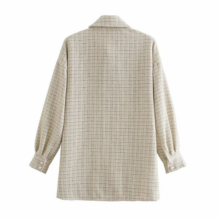 Giacca donna invernale che unisce stile e calore, essenziale per un outfit elegante e protezione dal freddo.