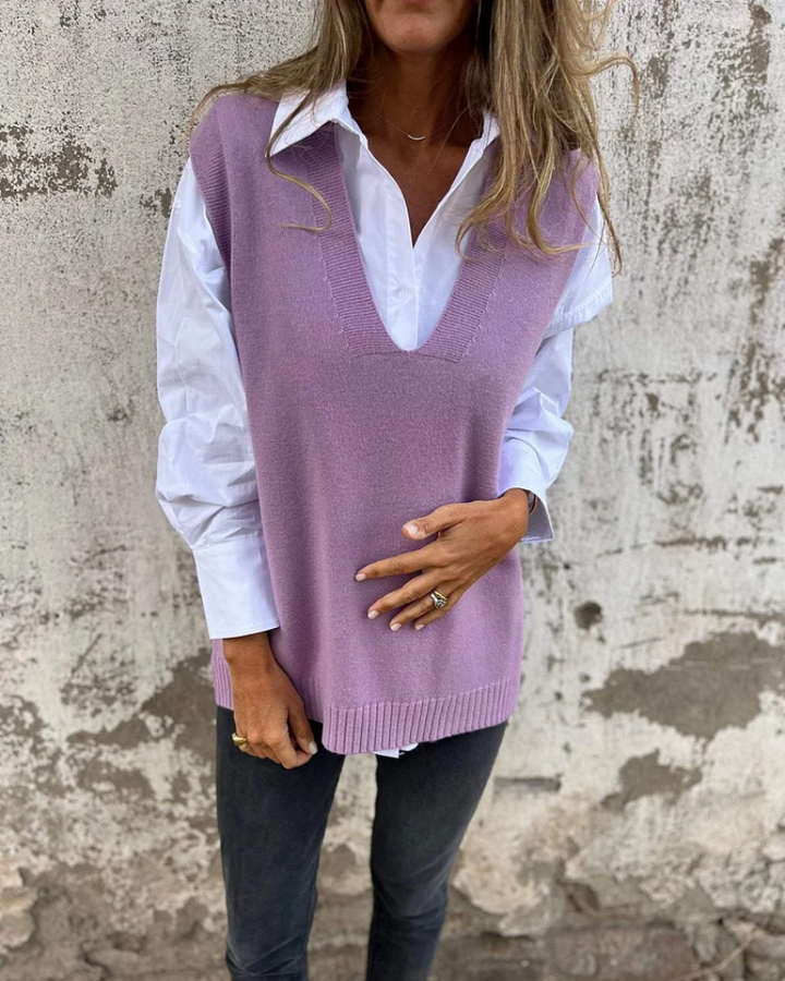 Maglia smanicata donna scollo a V, versatile per creare outfit eleganti o casual. Un capo basic essenziale per la moda donna.