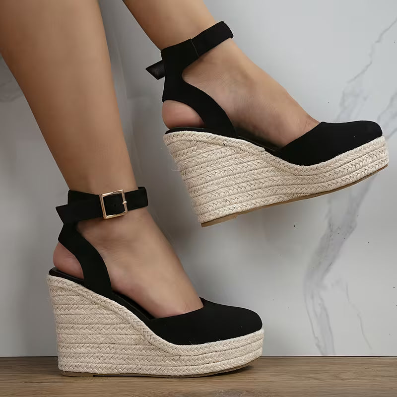 Sandali donna Barcelona con comoda zeppa e cinturino slingback. Calzature estive ideali per ogni occasione.