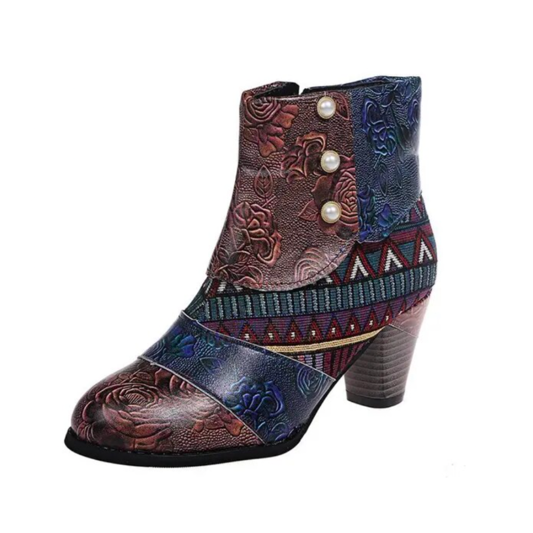 Stivali donna boho chic floreali, uniscono eleganza e comfort per outfit autunnali e invernali alla moda.