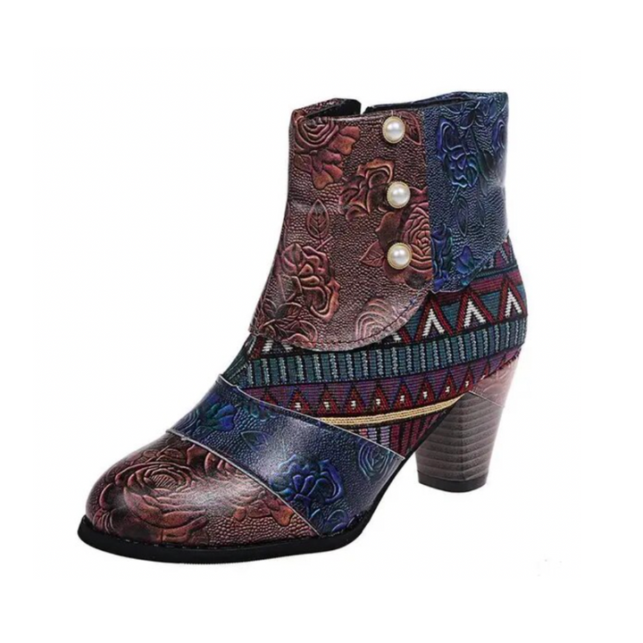 Stivali donna boho chic floreali, uniscono eleganza e comfort per outfit autunnali e invernali alla moda.
