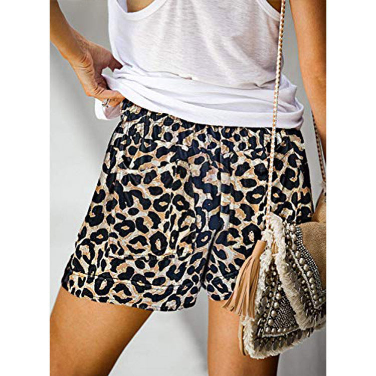 Pantaloncini donna comodi vita alta gamba larga, essenziali per outfit estivi casual e rilassati.