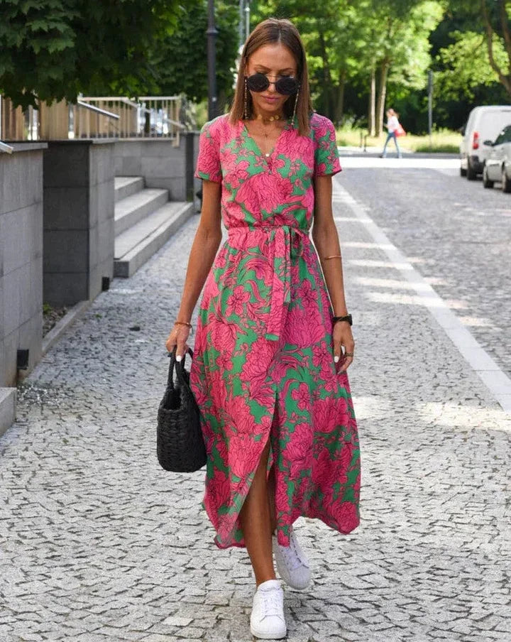 Abito casual floreale estivo da donna, midi, con vita fasciata, motivo vibrante per le giornate calde.