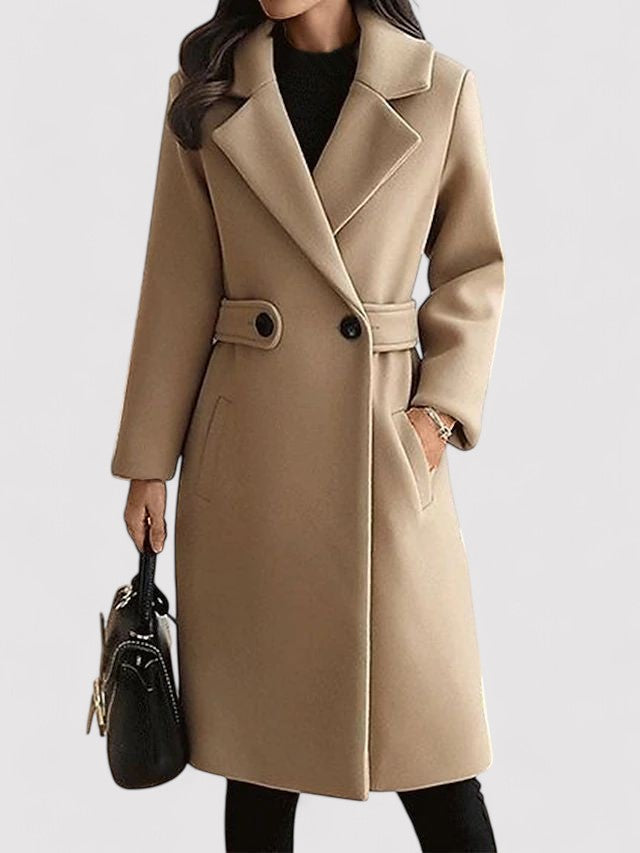 Cappotto lungo donna color khaki, elegante e raffinato, con revers e fibbia. Perfetto per l'inverno.