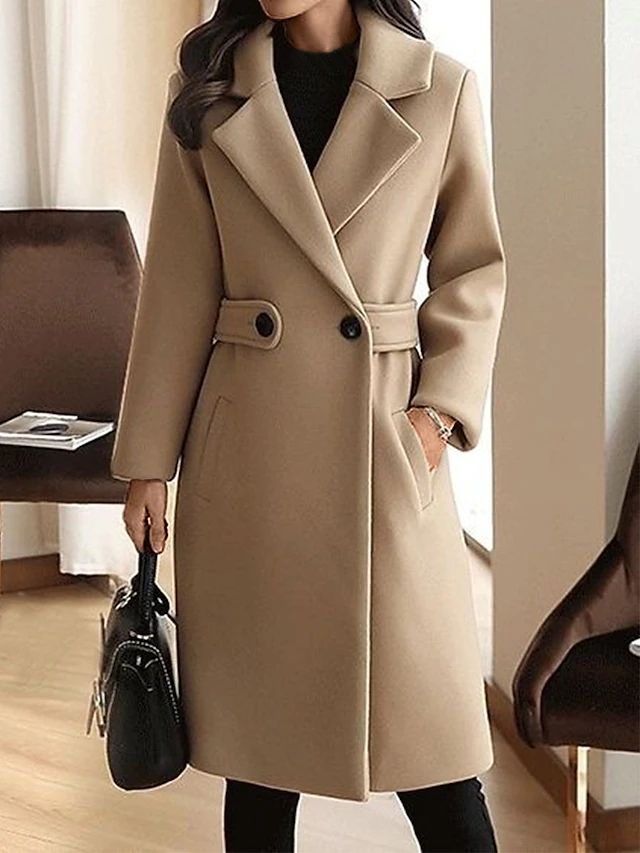 Cappotto donna invernale chic con cintura, ottimo per affrontare il freddo. Stile e comfort garantiti.