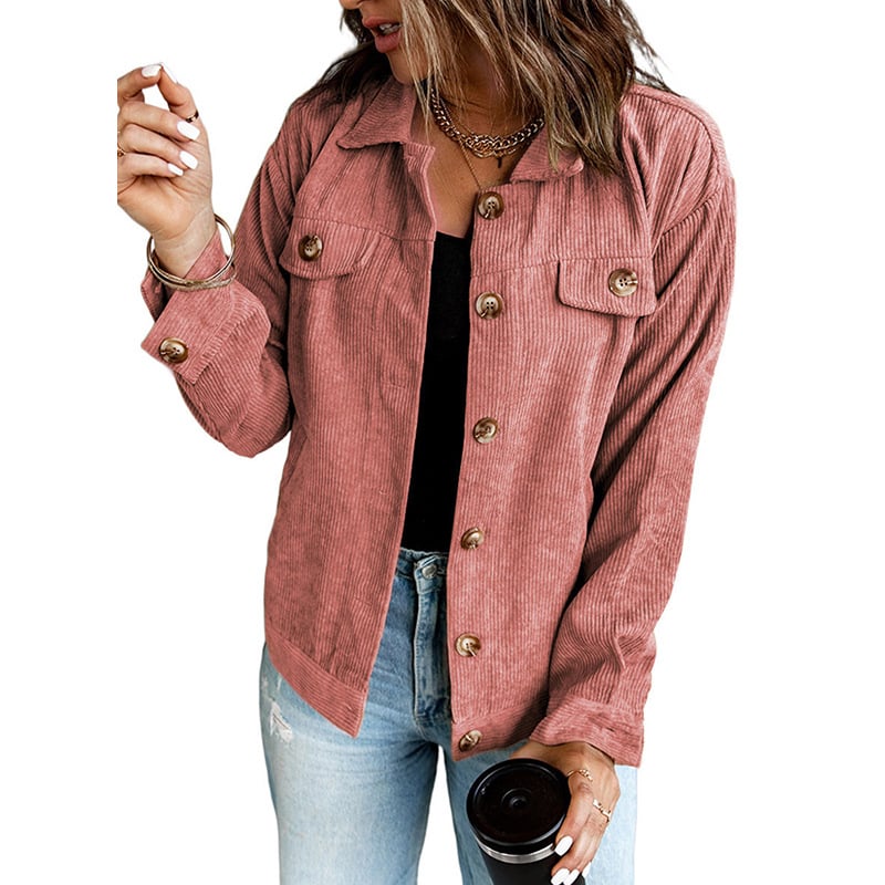 Giacca camicia elegante da donna con colletto a revers e dettagli unici.