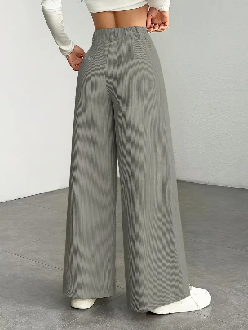 Pantaloni eleganti donna a vita alta, gamba ampia. Taglio moderno e confortevole per un look chic e alla moda.