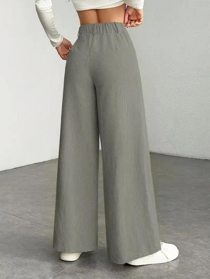 Pantaloni eleganti donna a vita alta, gamba ampia. Taglio moderno e confortevole per un look chic e alla moda.