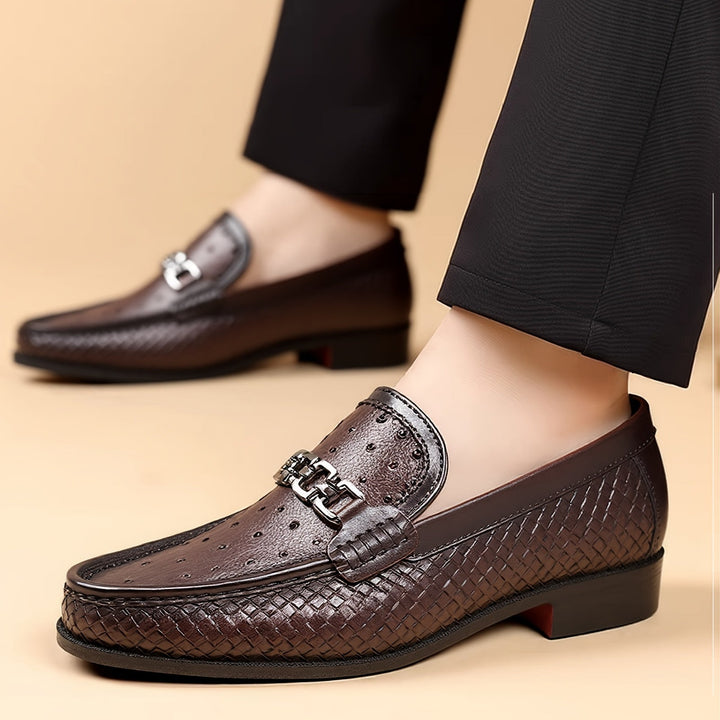 Mocassino uomo in pelle intrecciata color coffee brown. Scarpa casual elegante per stile e comfort.