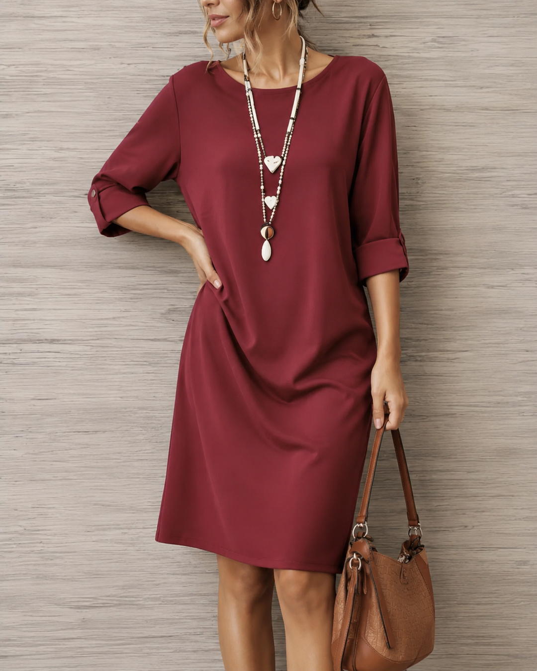 Elegante tunica donna con collo rotondo e tasche. Perfetta per la primavera, unisce comfort e stile.